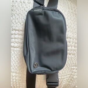 Lululemon everywhere belt bag grey